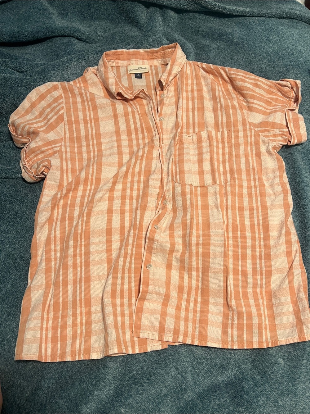 Universal Thread Button Down Size Medium